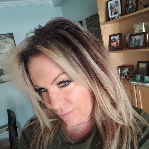 Meet your Posher, Dina - Picture 2 of 2